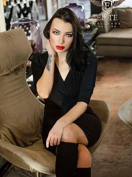 SARAH, 23